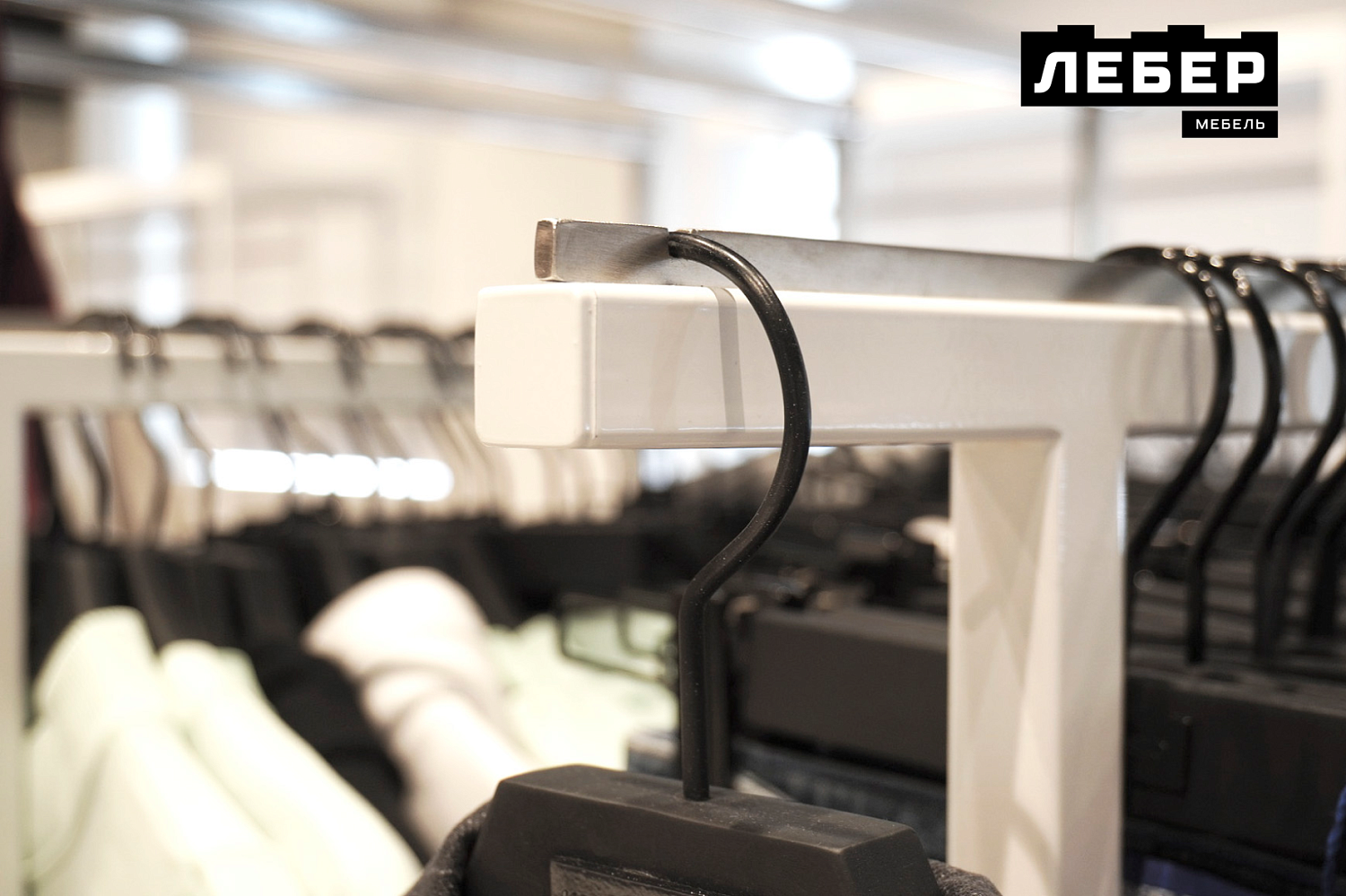 Мебель для шоурума люксового бренда